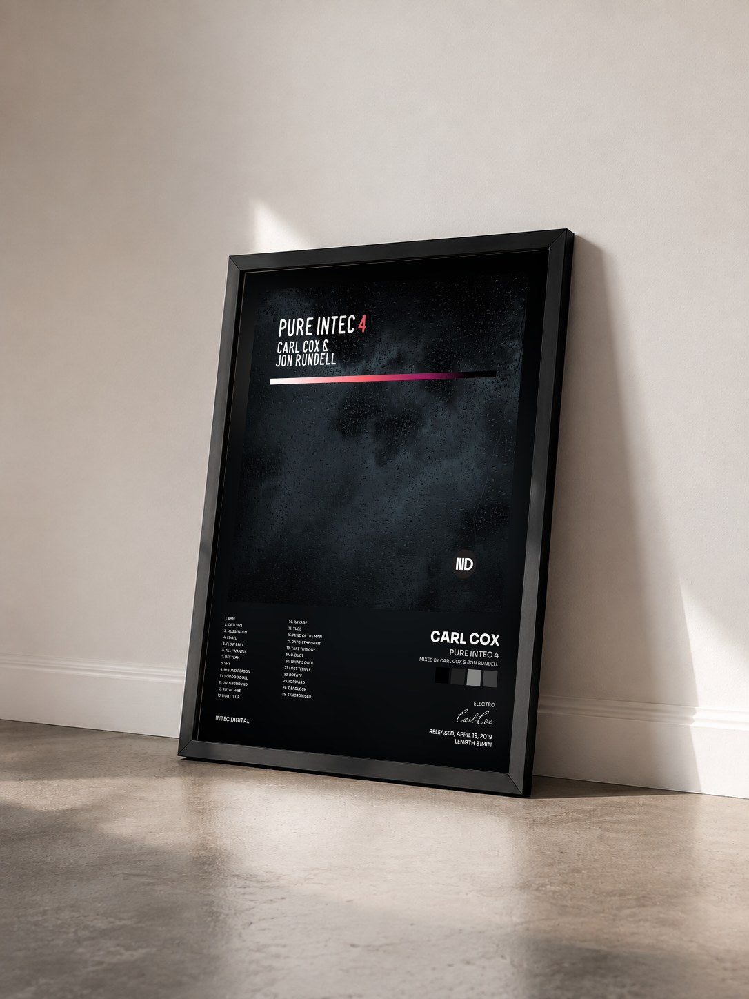 #noir Tableau de l'album Pure Intec 4 (Mixed by Carl Cox & Jon Rundell) de Carl Cox vu de trois quarts, cadre noir