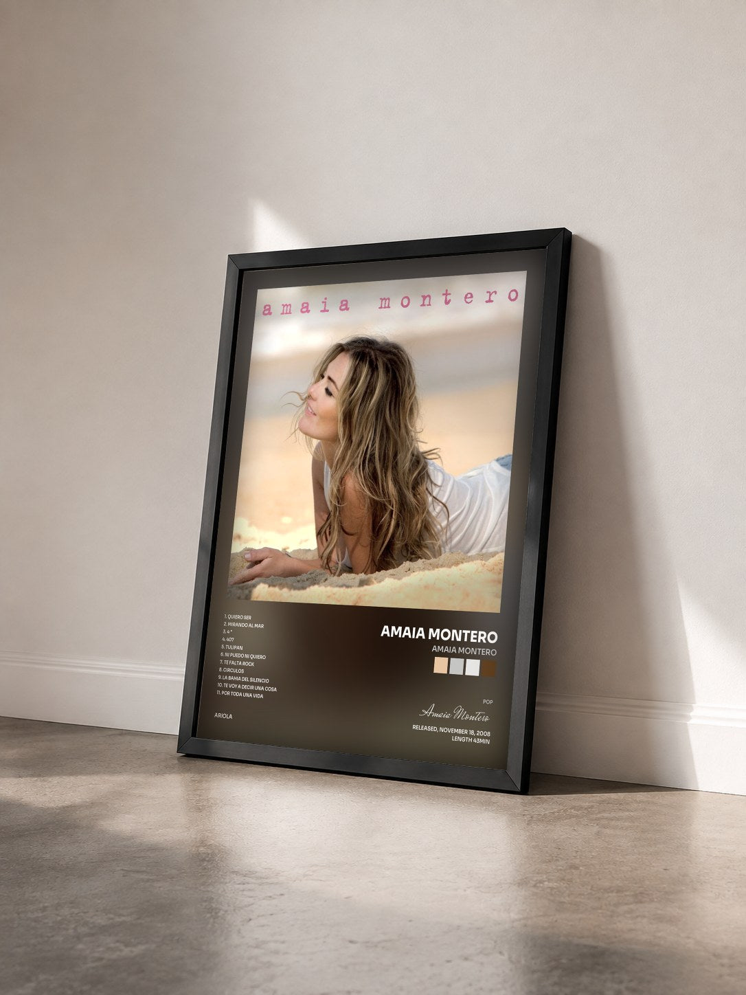 #noir Tableau de l'album Amaia Montero de Amaia Montero vu de trois quarts, cadre noir