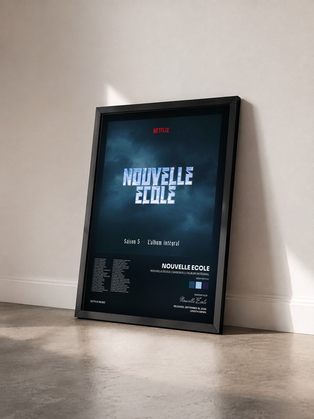 #noir Tableau de l'album Nouvelle École | Saison 5 | L'album Intégral (Série Netflix) de Nouvelle Ecole vu de trois quarts, cadre noir