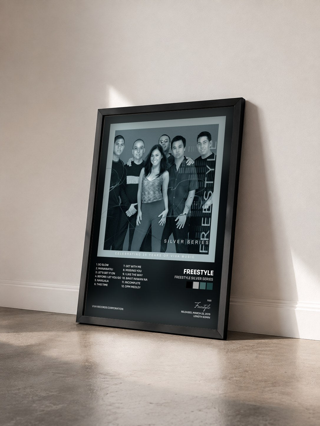 #noir Tableau de l'album Freestyle Silver Series de Freestyle vu de trois quarts, cadre noir