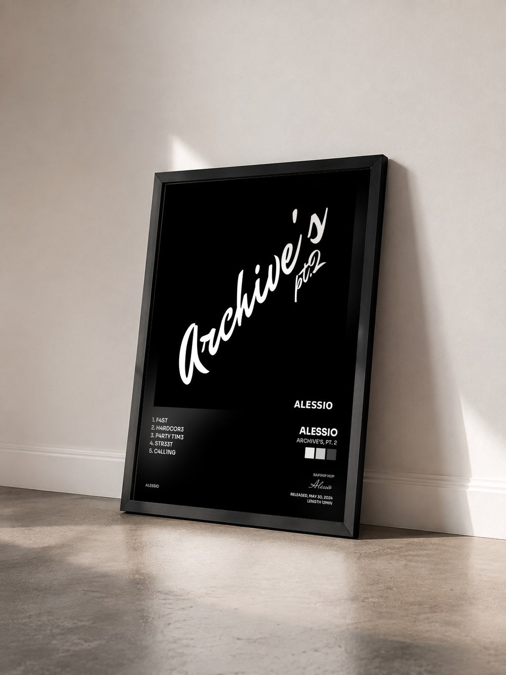 #noir Tableau de l'album Archive's, Pt. 2 de Alessio vu de trois quarts, cadre noir