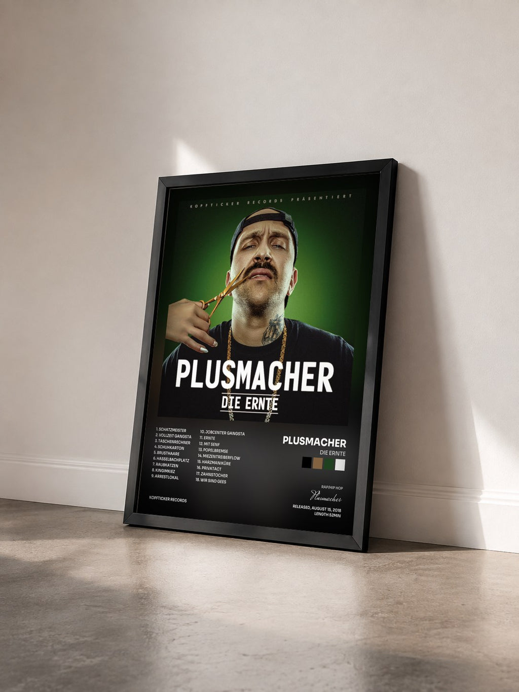 #noir Tableau de l'album Die Ernte de Plusmacher vu de trois quarts, cadre noir