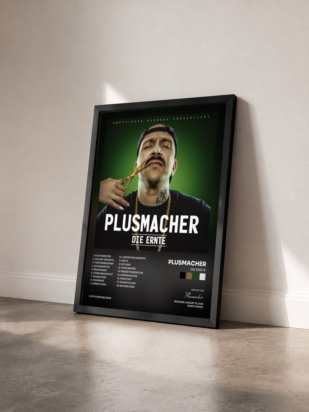 #noir Tableau de l'album Die Ernte de Plusmacher vu de trois quarts, cadre noir