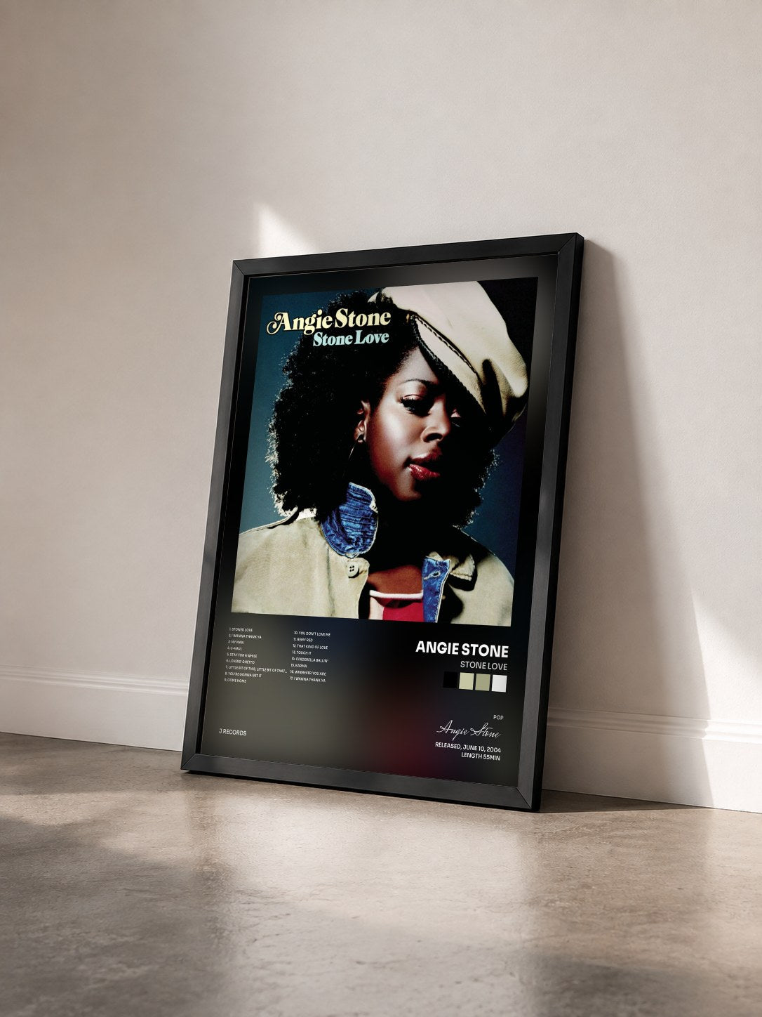 #noir Tableau de l'album Stone Love de Angie Stone vu de trois quarts, cadre noir