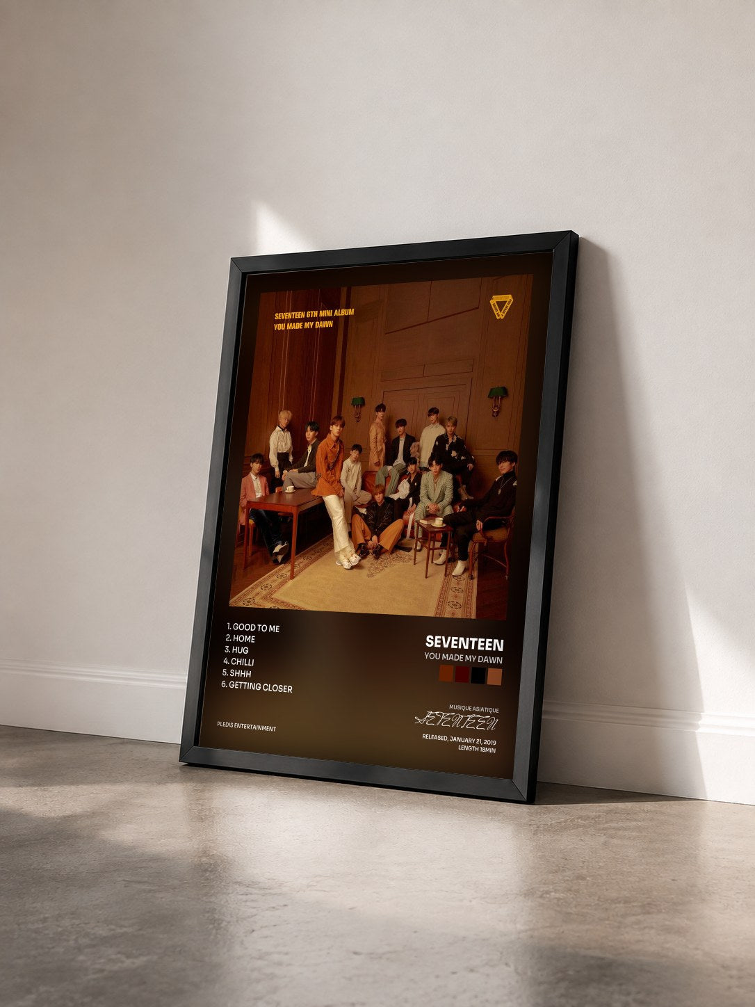 #noir Tableau de l'album YOU MADE MY DAWN de SEVENTEEN vu de trois quarts, cadre noir