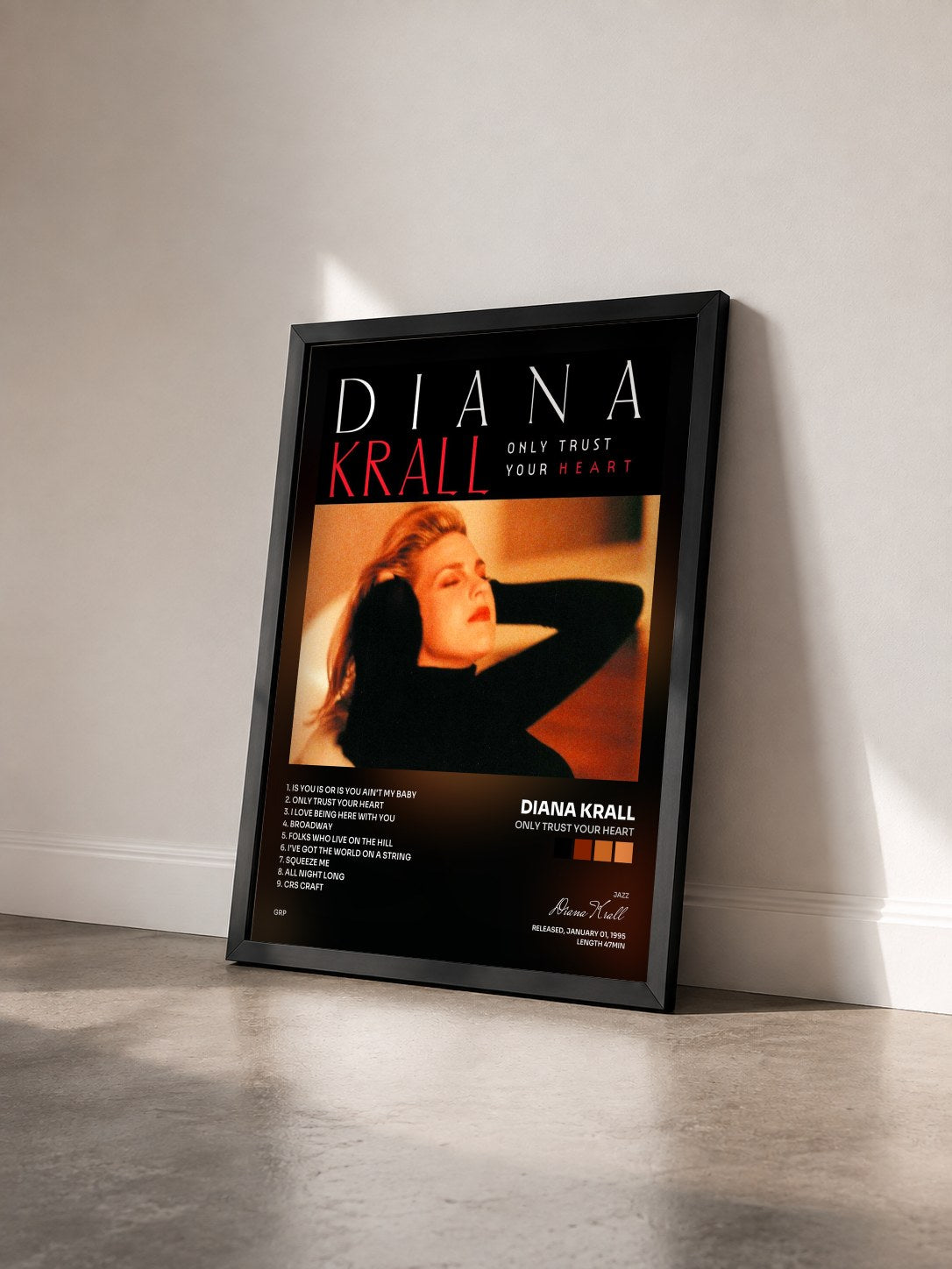#noir Tableau de l'album Only Trust Your Heart de Diana Krall vu de trois quarts, cadre noir