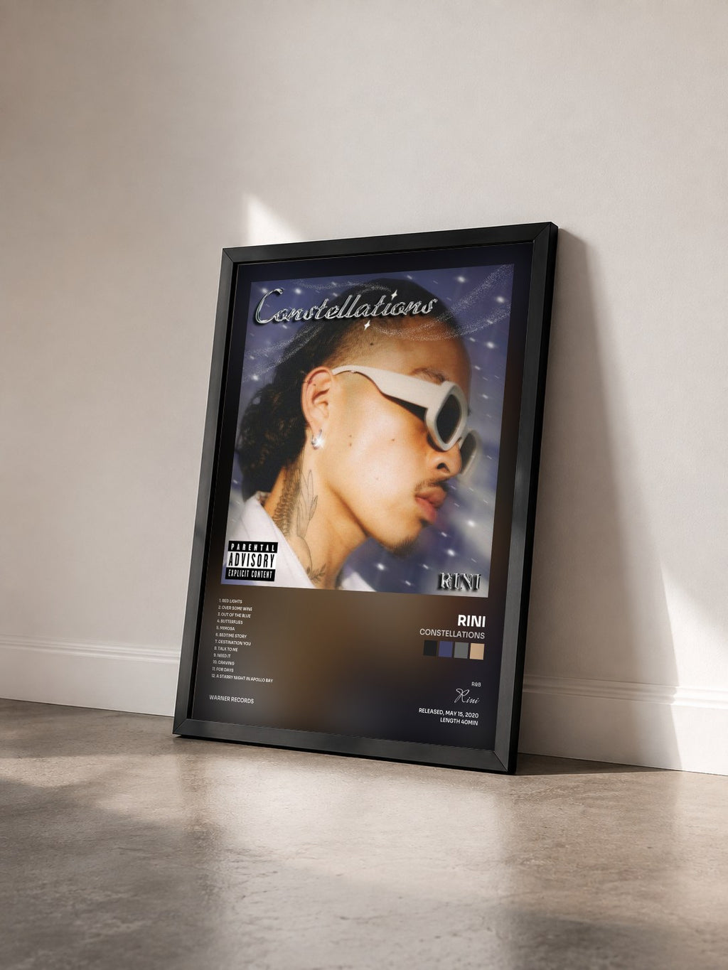 #noir Tableau de l'album Constellations de Rini vu de trois quarts, cadre noir