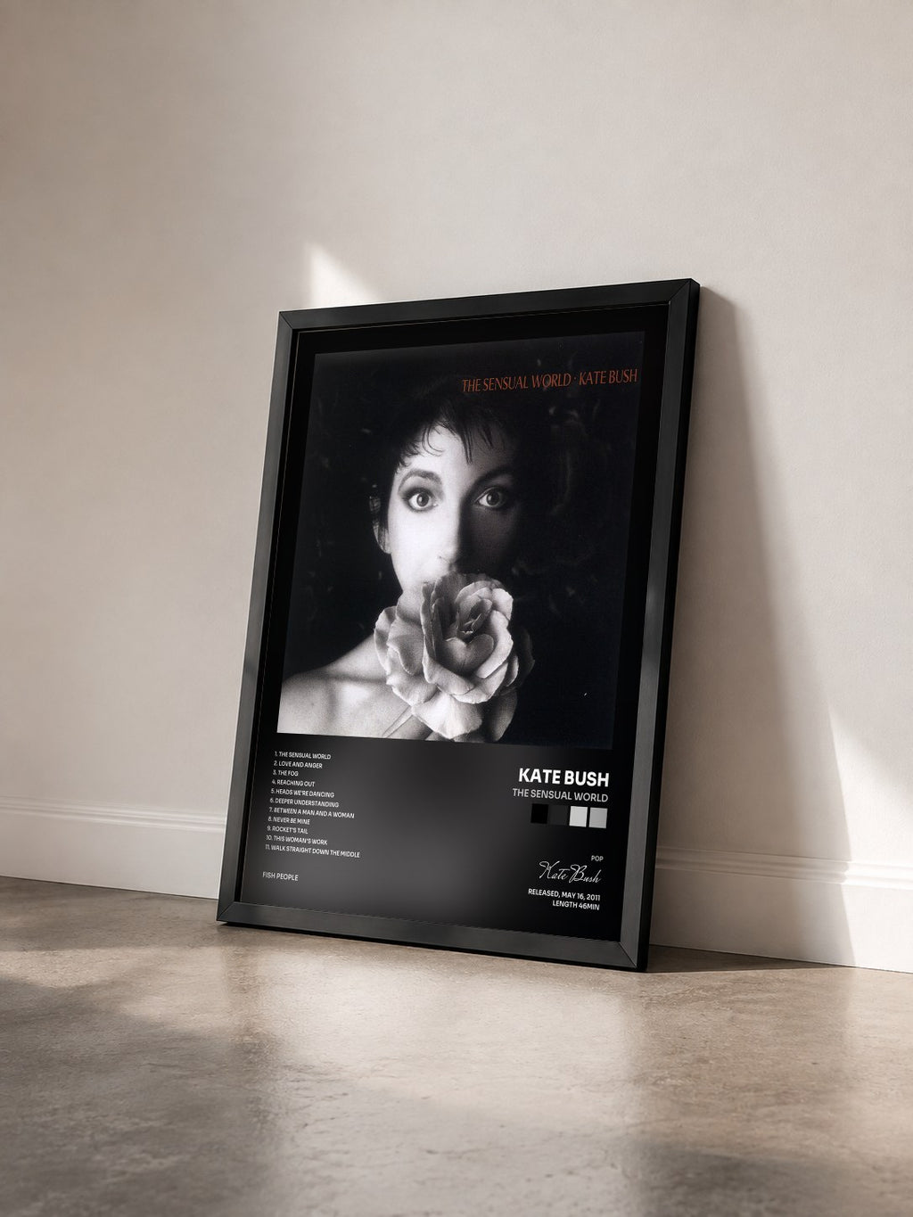#noir Tableau de l'album The Sensual World de Kate Bush vu de trois quarts, cadre noir