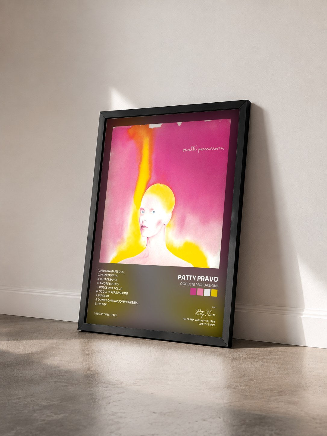 #noir Tableau de l'album Occulte persuasioni de Patty Pravo vu de trois quarts, cadre noir