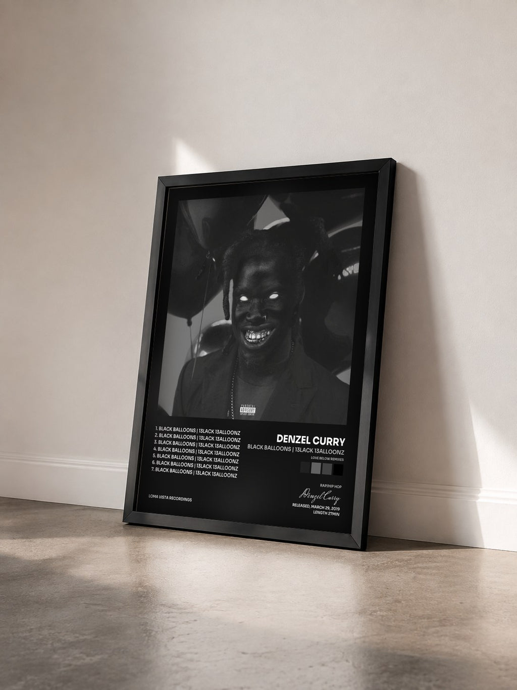 #noir Tableau de l'album BLACK BALLOONS | 13LACK 13ALLOONZ (Love Below Remixes) de Denzel Curry vu de trois quarts, cadre noir