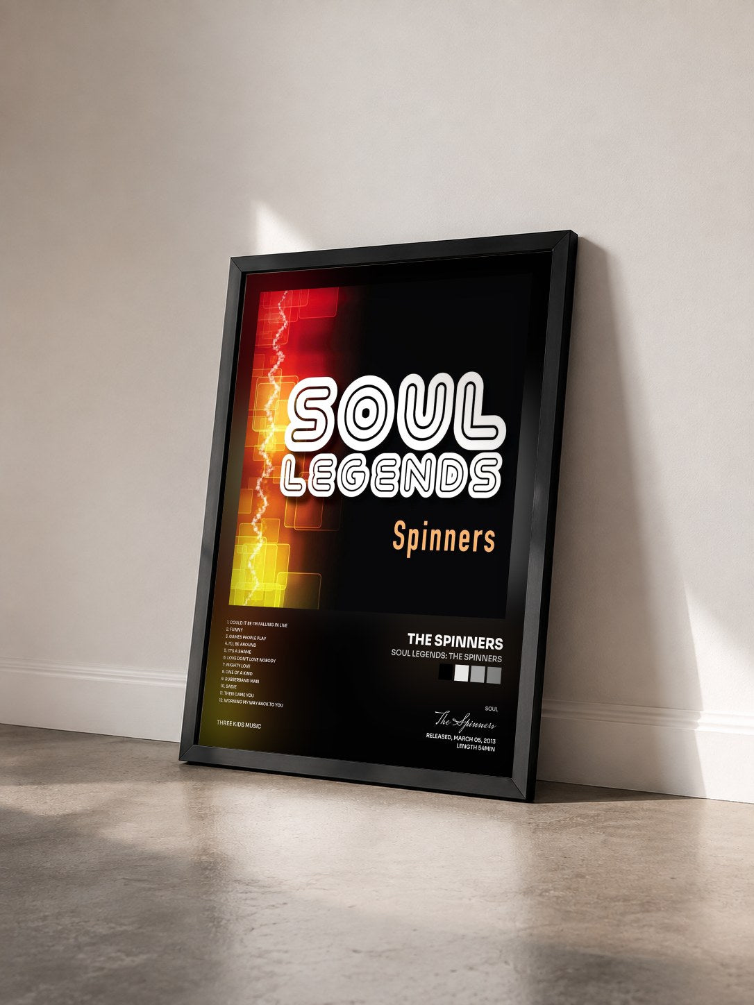 #noir Tableau de l'album Soul Legends: The Spinners de The Spinners vu de trois quarts, cadre noir
