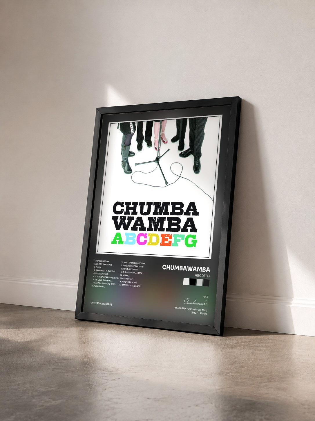 #noir Tableau de l'album ABCDEFG de Chumbawamba vu de trois quarts, cadre noir