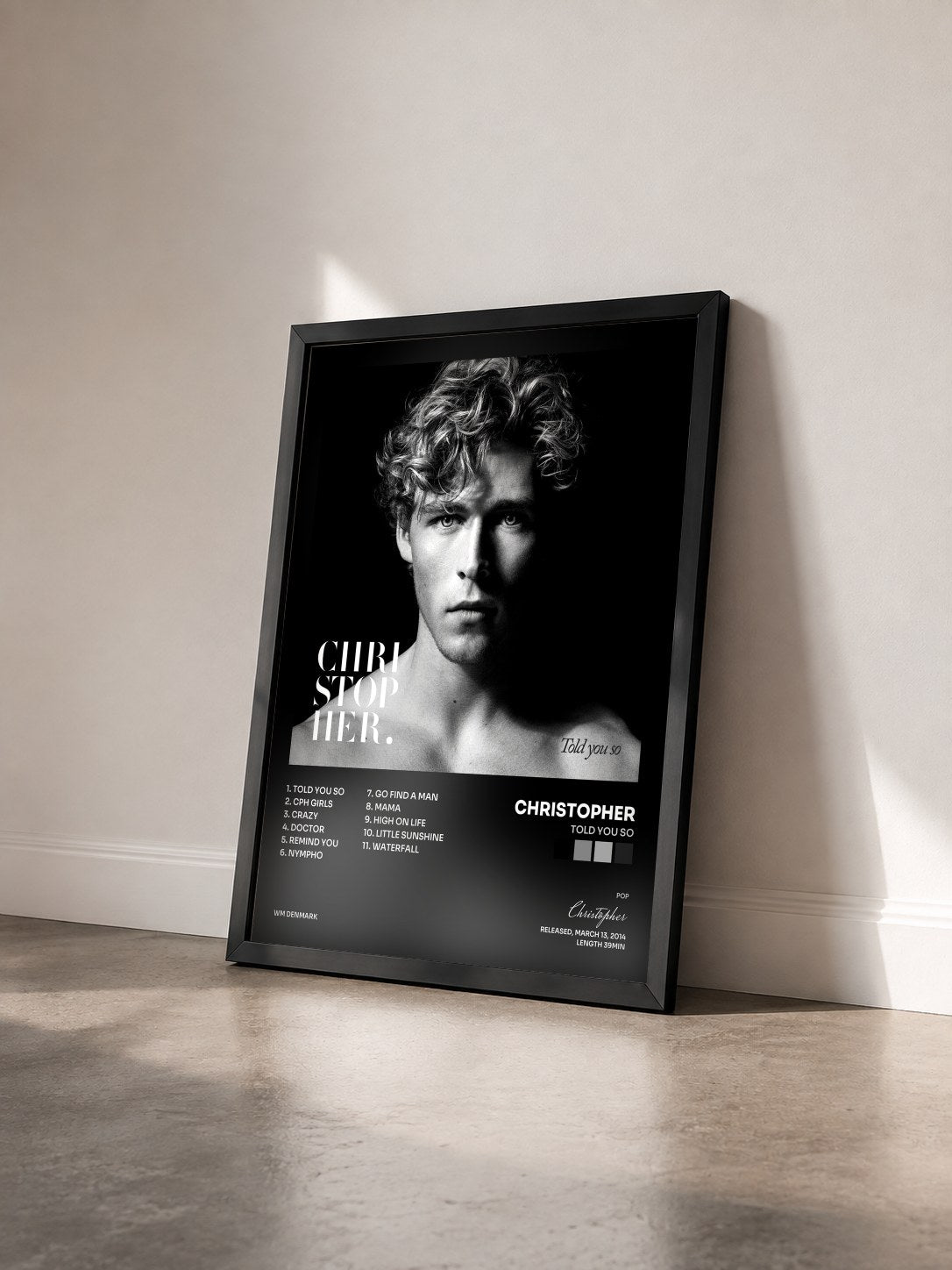 #noir Tableau de l'album Told You So de Christopher vu de trois quarts, cadre noir