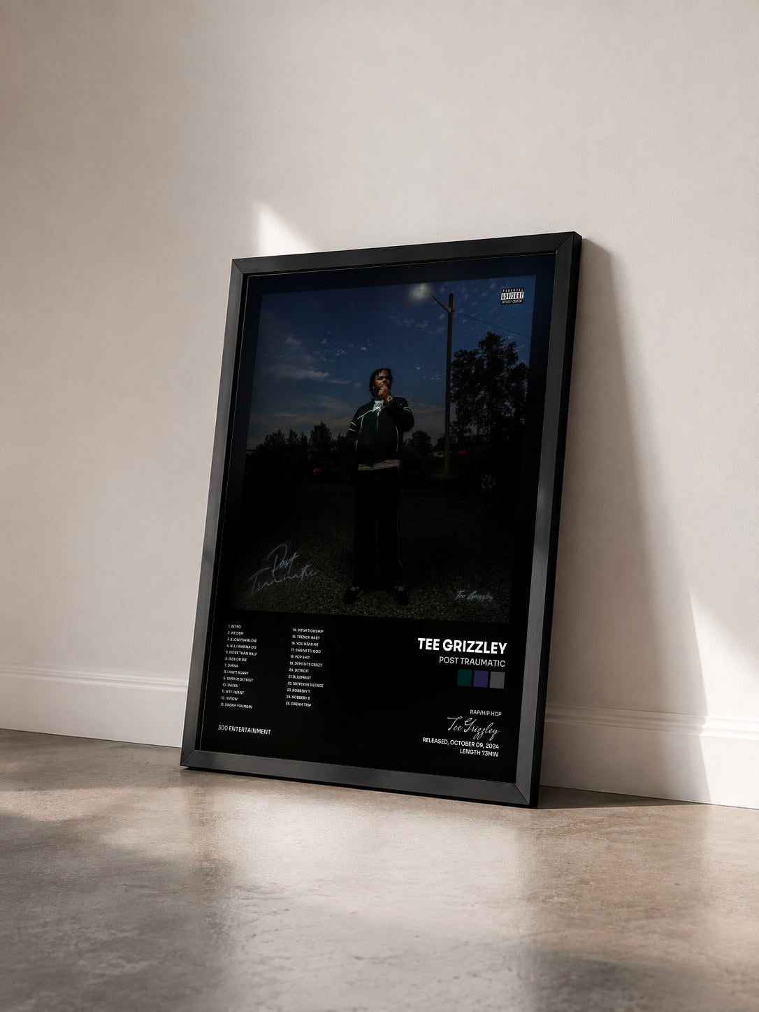 #noir Tableau de l'album Post Traumatic de Tee Grizzley vu de trois quarts, cadre noir