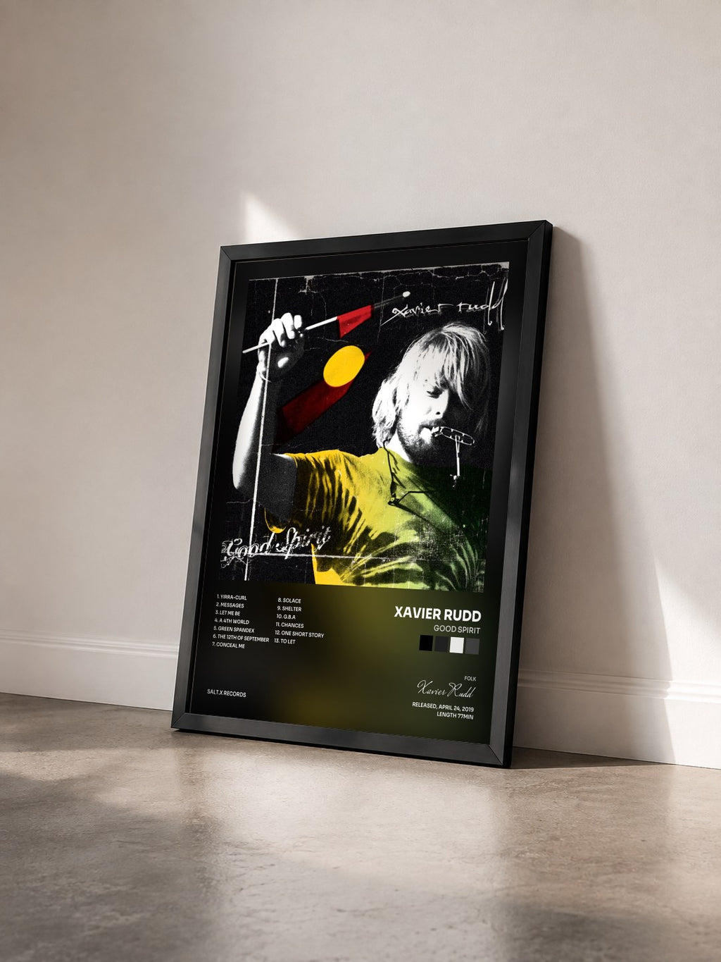 #noir Tableau de l'album Good Spirit de Xavier Rudd vu de trois quarts, cadre noir