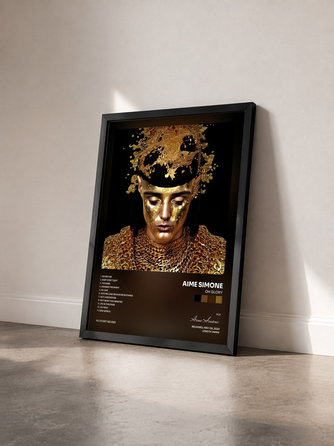 #noir Tableau de l'album Oh Glory de Aime Simone vu de trois quarts, cadre noir