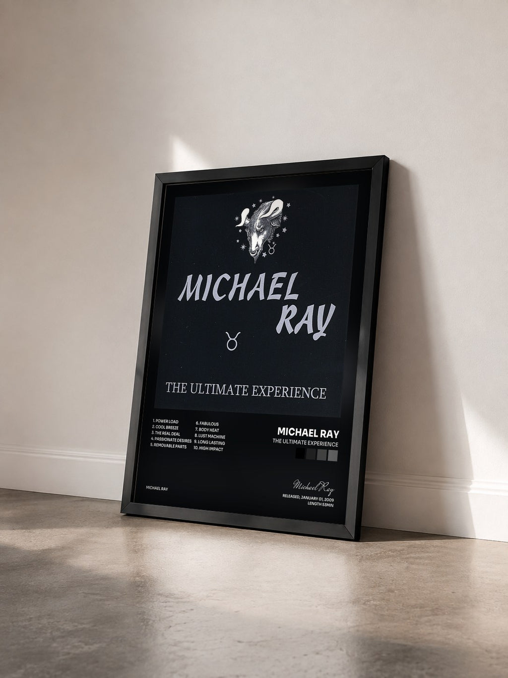 #noir Tableau de l'album The Ultimate Experience de Michael Ray vu de trois quarts, cadre noir