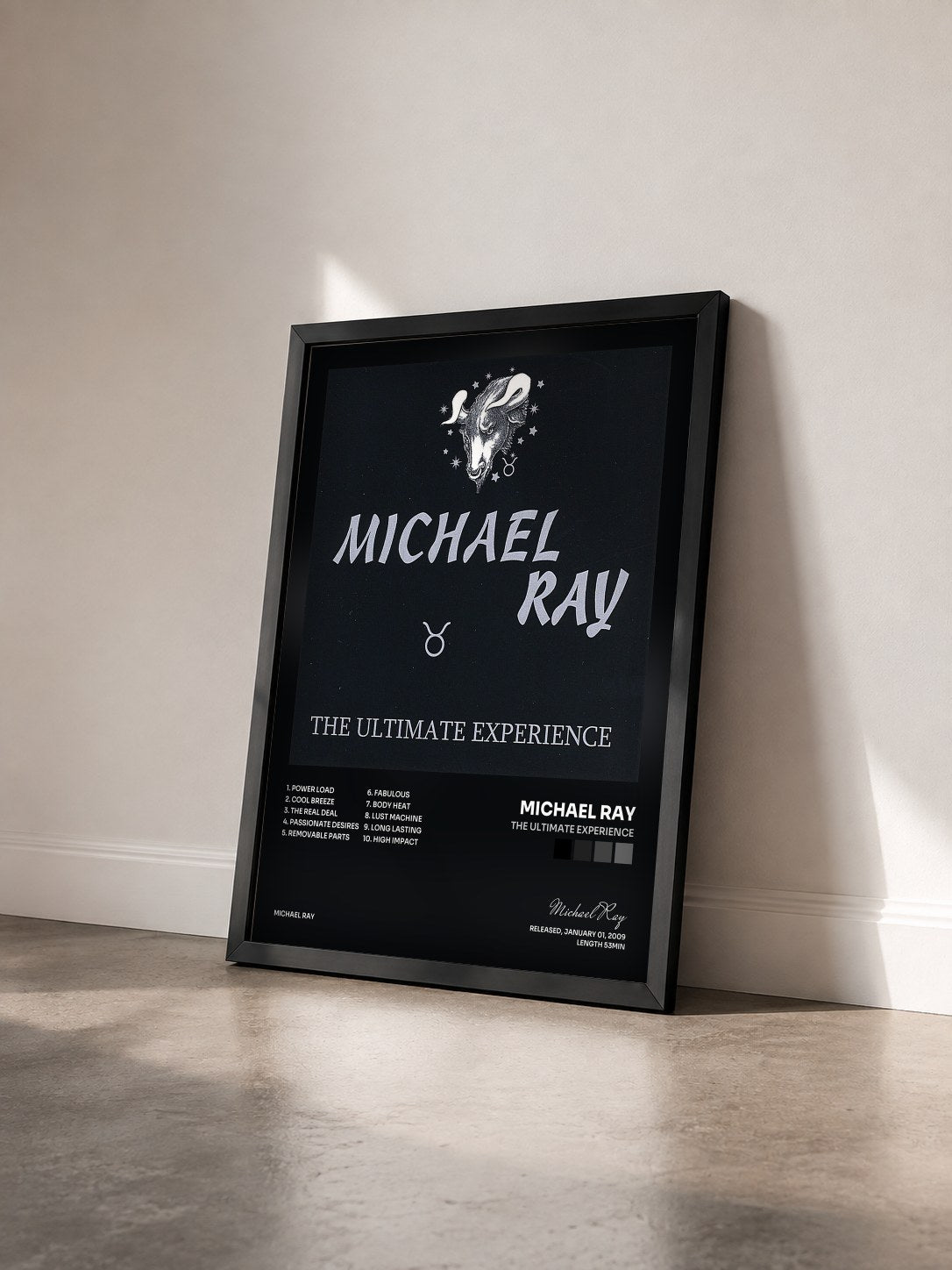 #noir Tableau de l'album The Ultimate Experience de Michael Ray vu de trois quarts, cadre noir