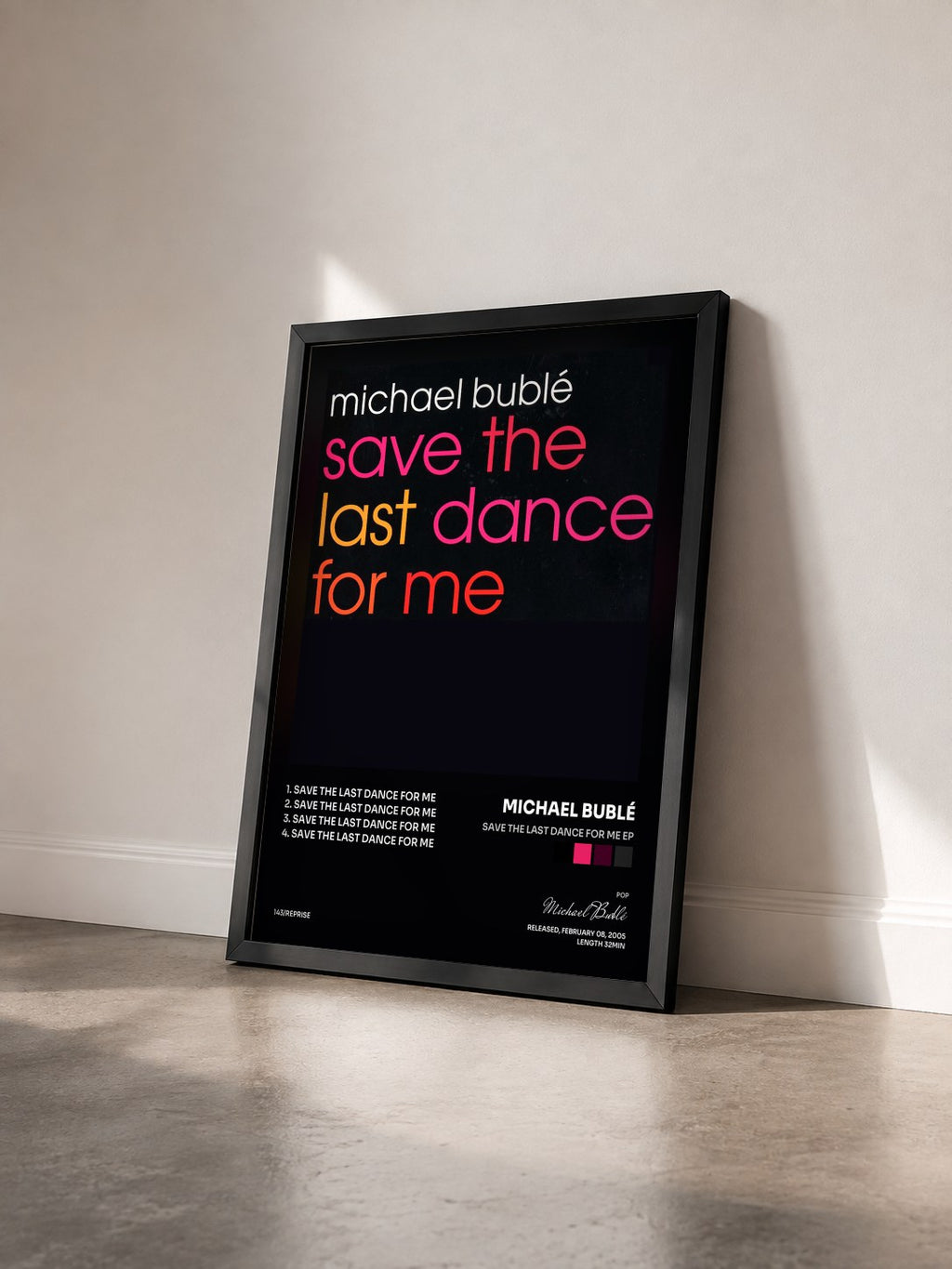 #noir Tableau de l'album Save the Last Dance for Me EP de Michael Bublé vu de trois quarts, cadre noir