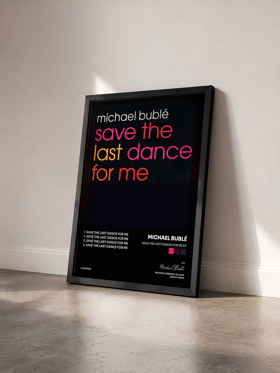 #noir Tableau de l'album Save the Last Dance for Me EP de Michael Bublé vu de trois quarts, cadre noir