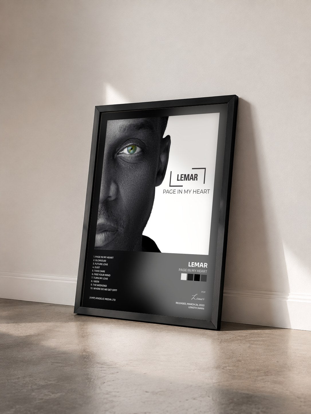 #noir Tableau de l'album Page In My Heart de Lemar vu de trois quarts, cadre noir