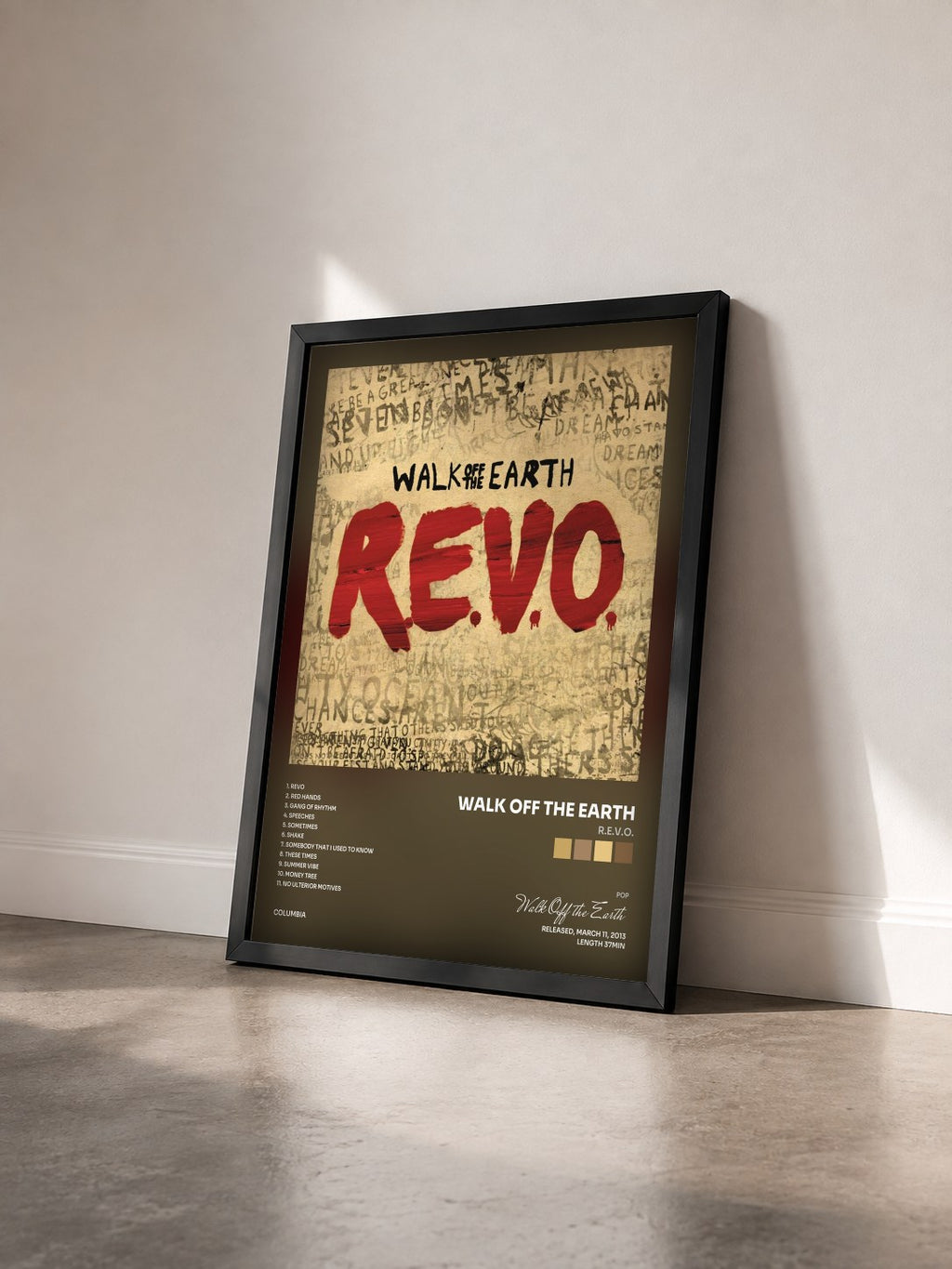 #noir Tableau de l'album R.E.V.O. de Walk Off the Earth vu de trois quarts, cadre noir