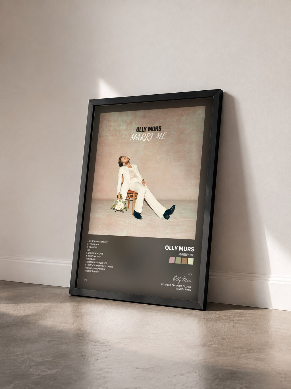 #noir Tableau de l'album Marry Me de Olly Murs vu de trois quarts, cadre noir
