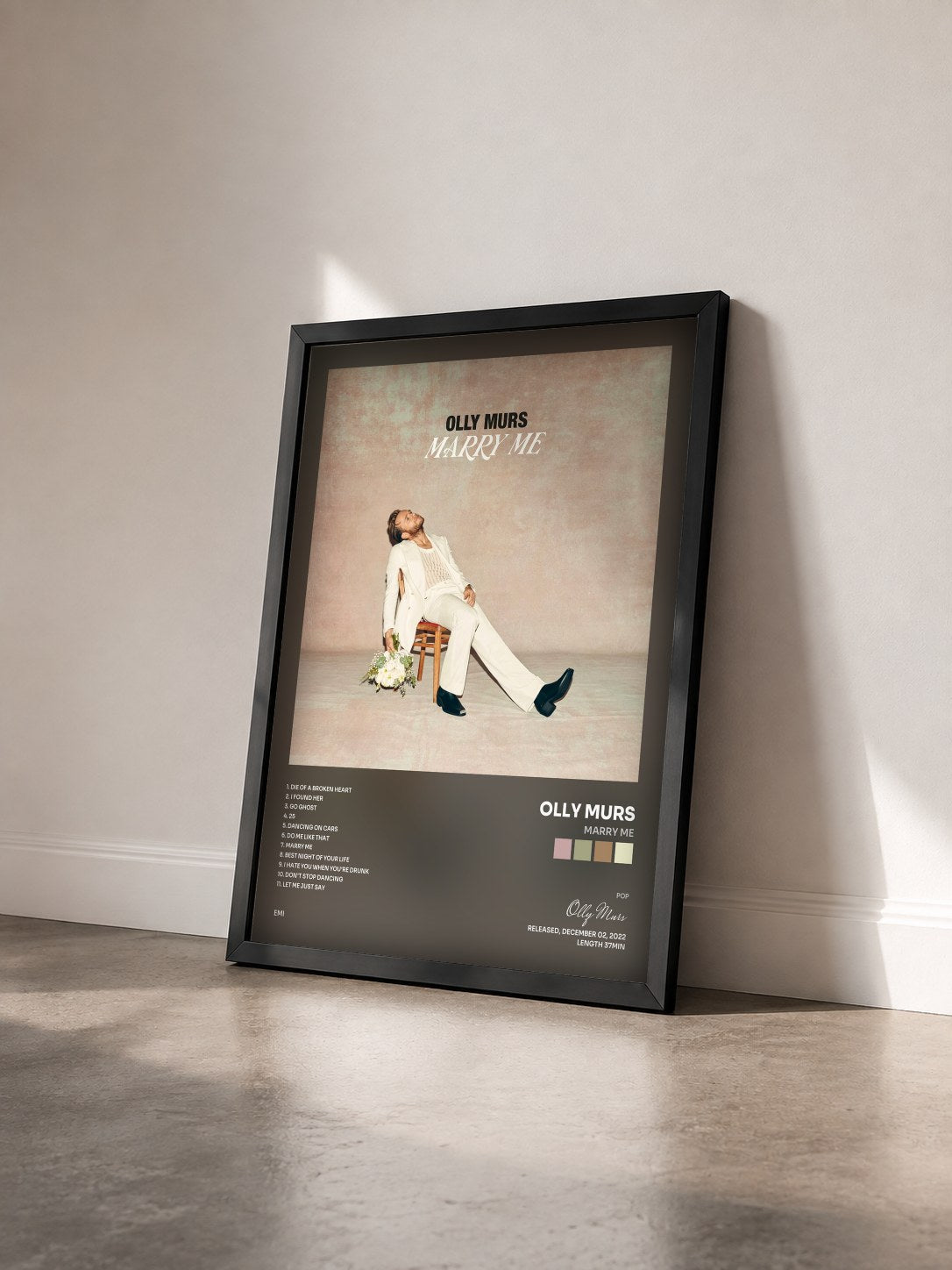 #noir Tableau de l'album Marry Me de Olly Murs vu de trois quarts, cadre noir