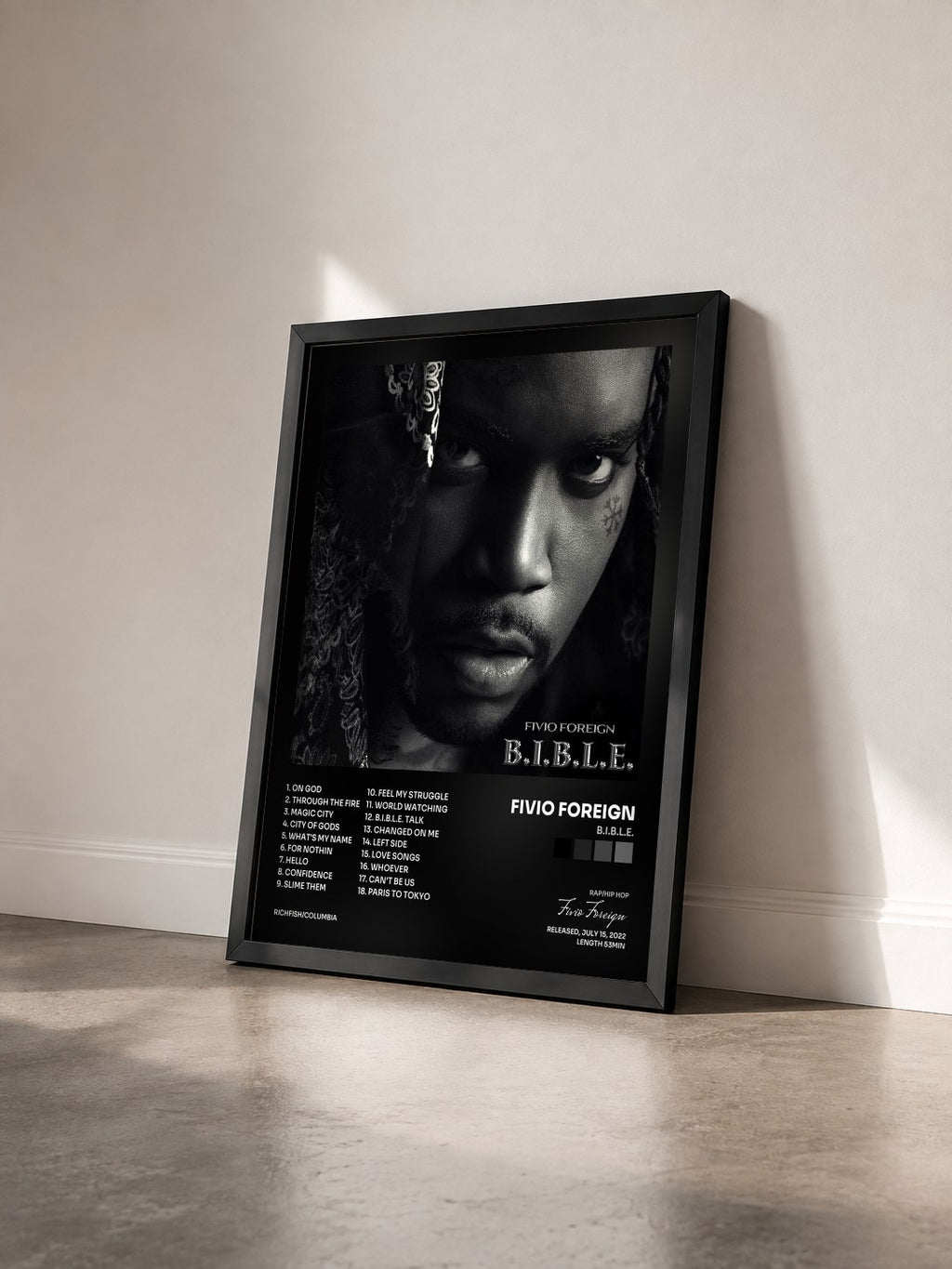 #noir Tableau de l'album B.I.B.L.E. de Fivio Foreign vu de trois quarts, cadre noir