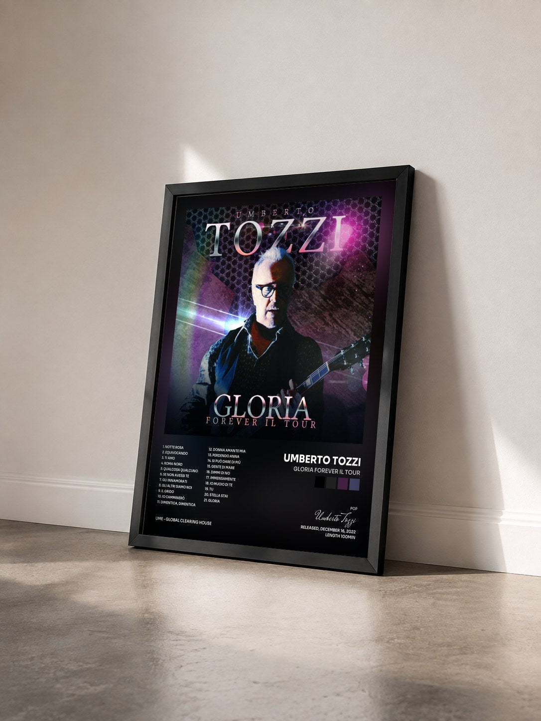 #noir Tableau de l'album GLORIA FOREVER Il Tour de Umberto Tozzi vu de trois quarts, cadre noir