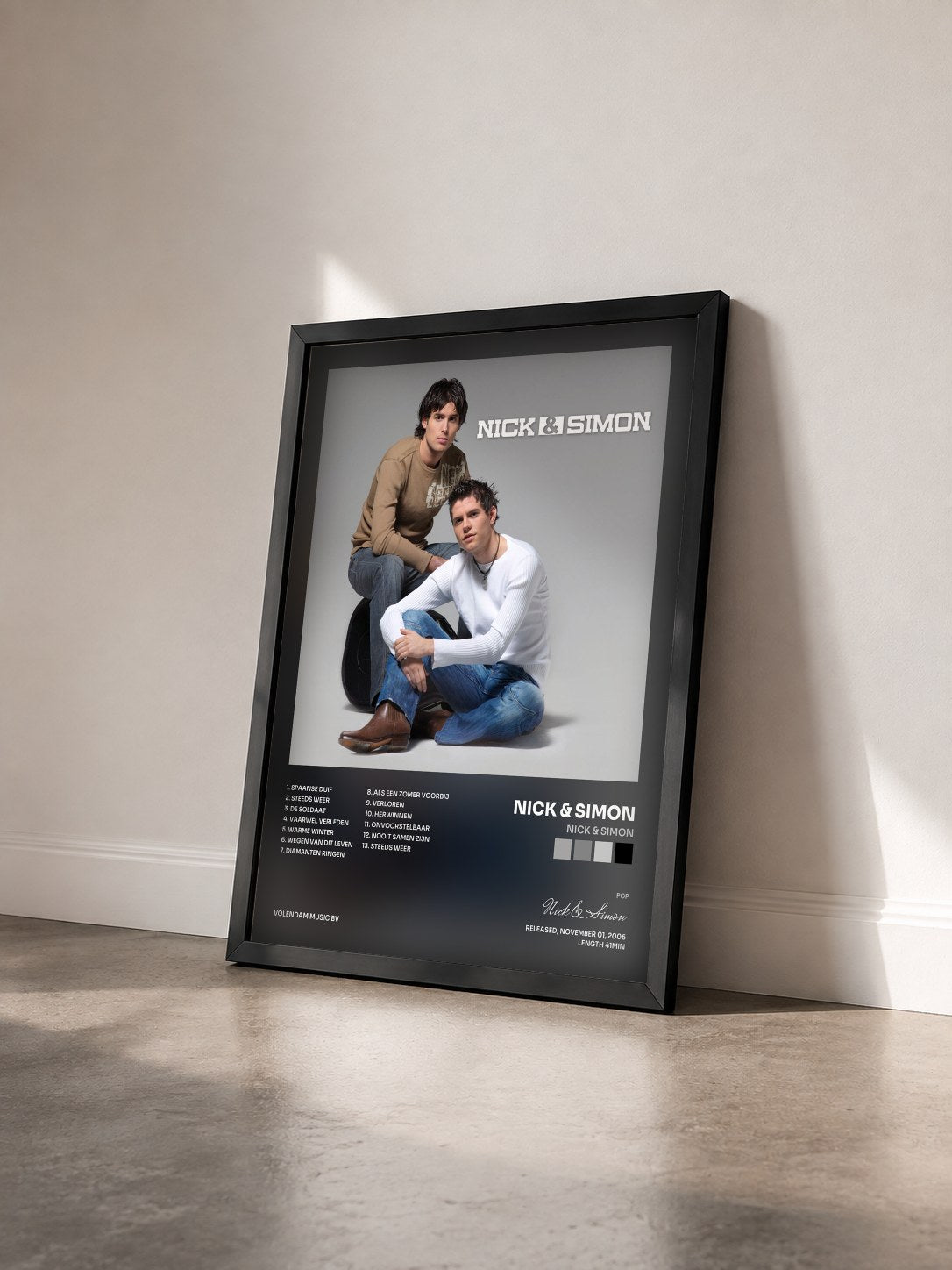 #noir Tableau de l'album Nick & Simon de Nick & Simon vu de trois quarts, cadre noir