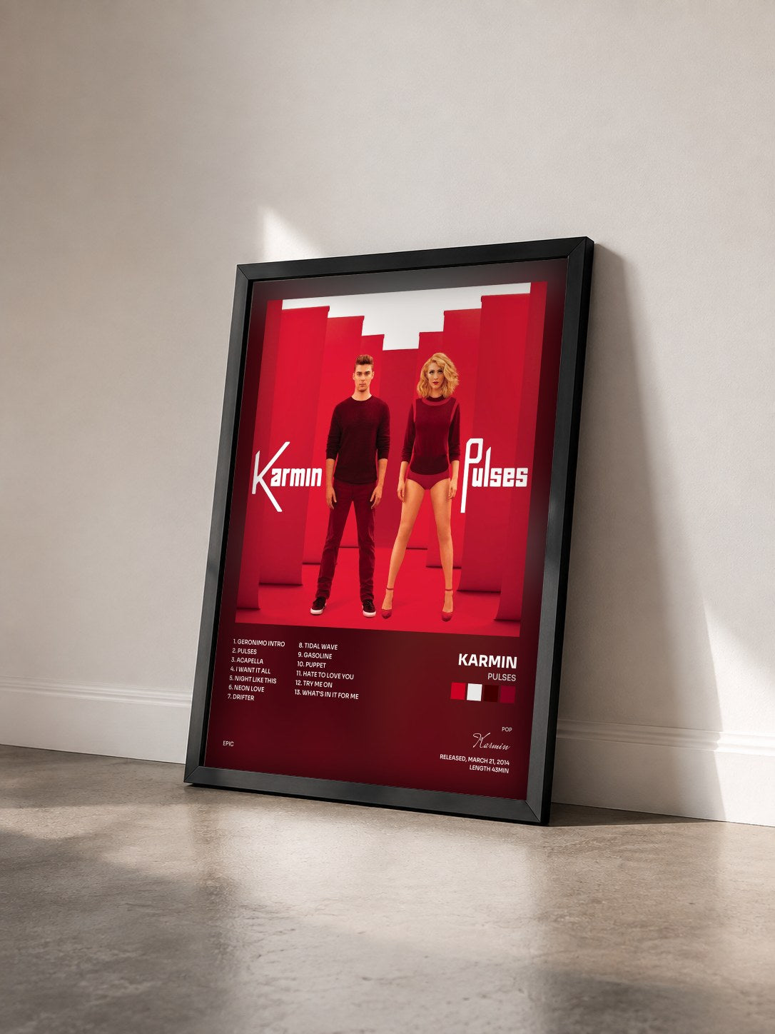 #noir Tableau de l'album Pulses de Karmin vu de trois quarts, cadre noir