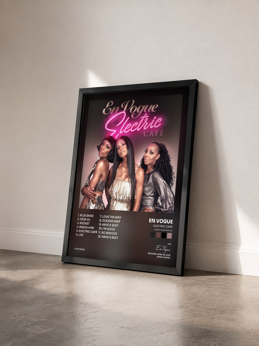 #noir Tableau de l'album Electric Café (Bonus Track Edition) de En Vogue vu de trois quarts, cadre noir