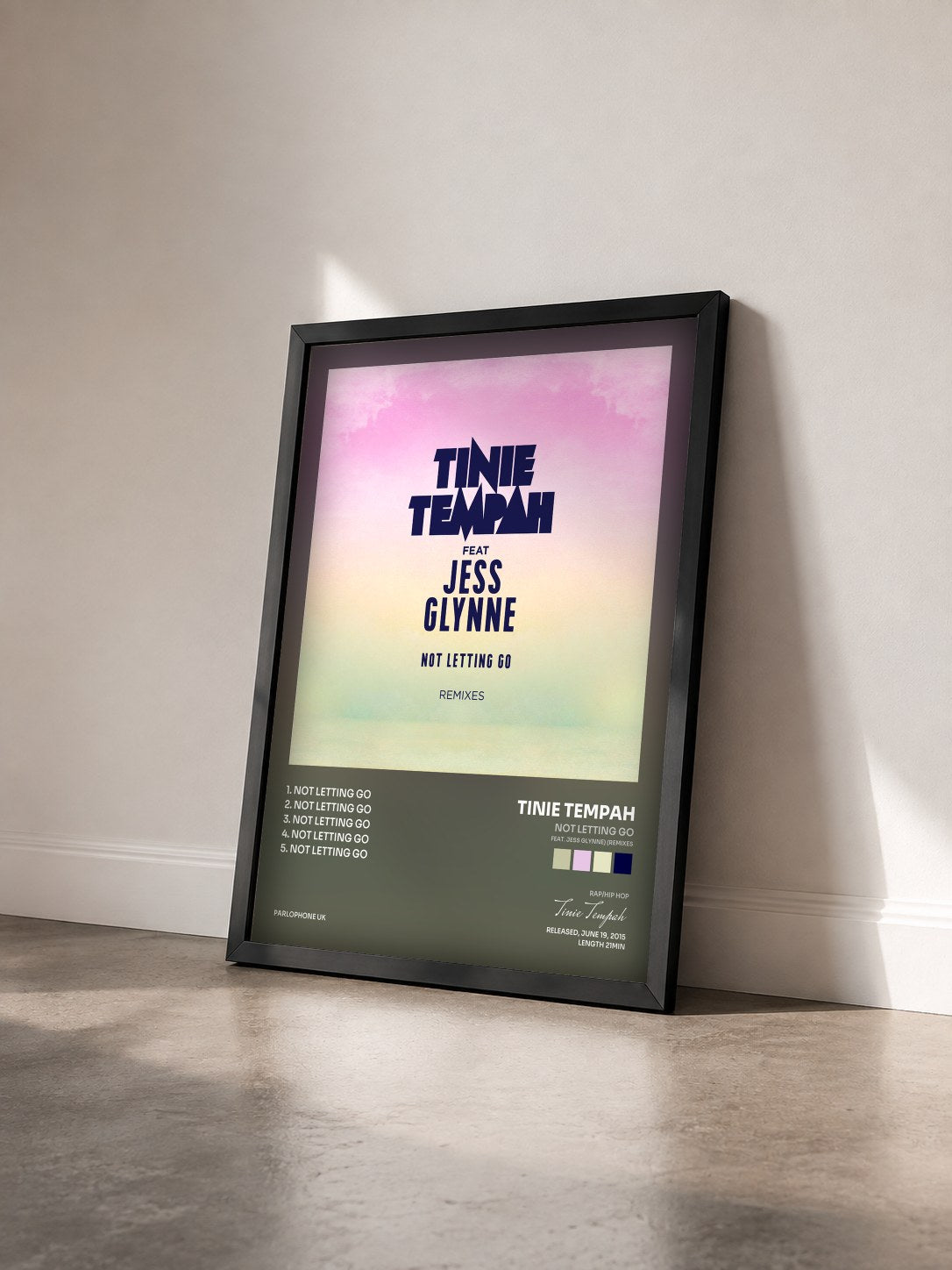 #noir Tableau de l'album Not Letting Go (feat. Jess Glynne) (Remixes) de Tinie Tempah vu de trois quarts, cadre noir