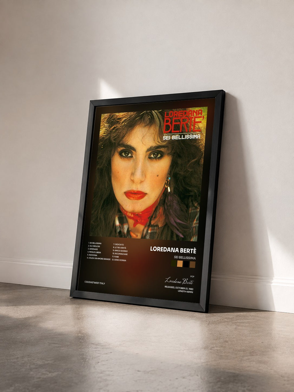 #noir Tableau de l'album Sei bellissima de Loredana Bertè vu de trois quarts, cadre noir