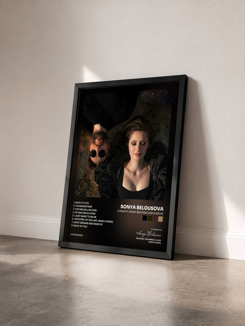 #noir Tableau de l'album A Mighty Heart Beating Like A Drum de Sonya Belousova vu de trois quarts, cadre noir