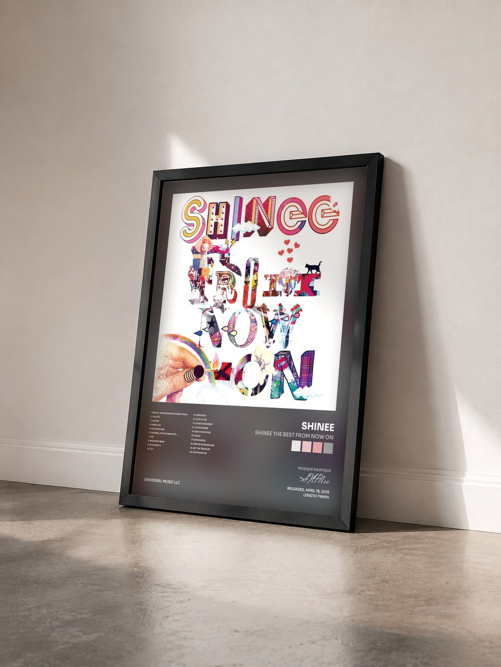 #noir Tableau de l'album SHINee The Best From Now On de SHINee vu de trois quarts, cadre noir