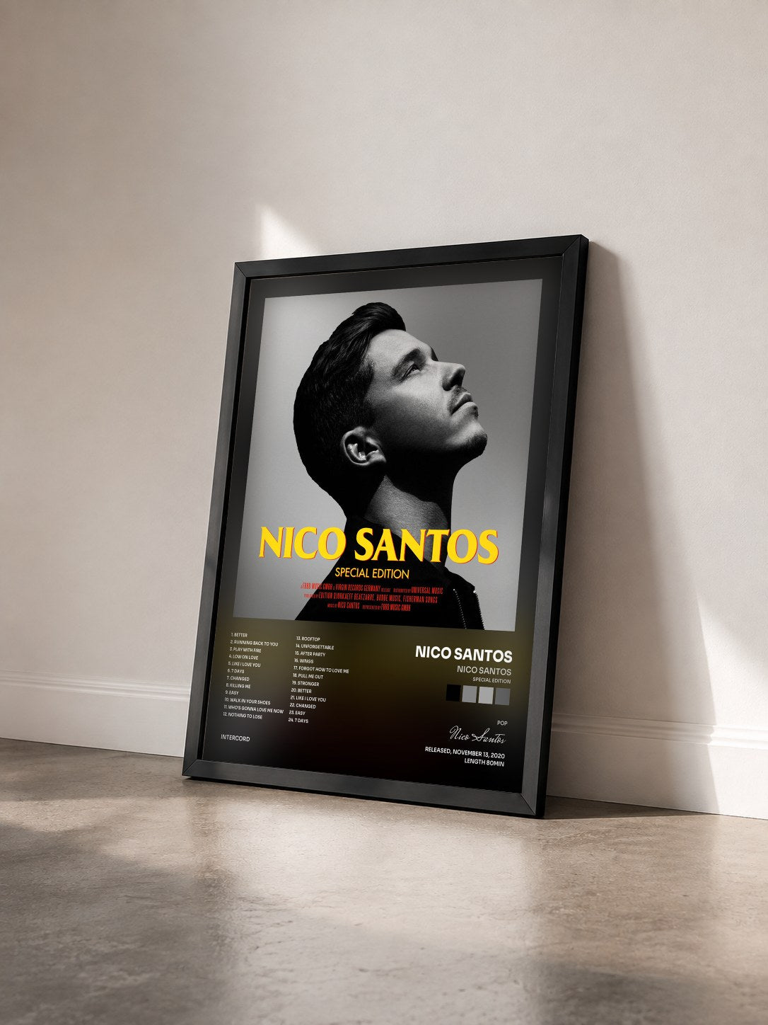#noir Tableau de l'album Nico Santos (Special Edition) de Nico Santos vu de trois quarts, cadre noir