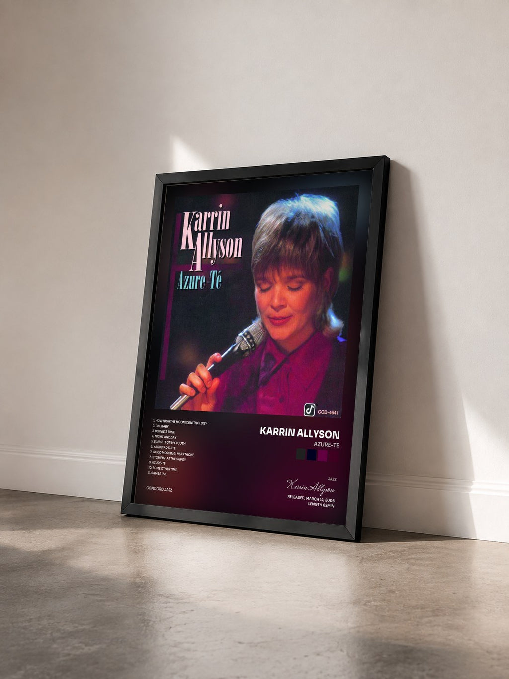 #noir Tableau de l'album Azure-Te de Karrin Allyson vu de trois quarts, cadre noir