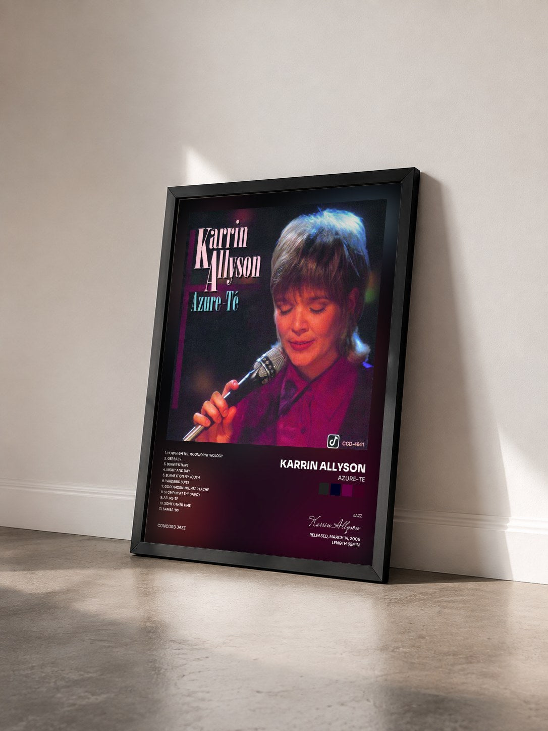 #noir Tableau de l'album Azure-Te de Karrin Allyson vu de trois quarts, cadre noir
