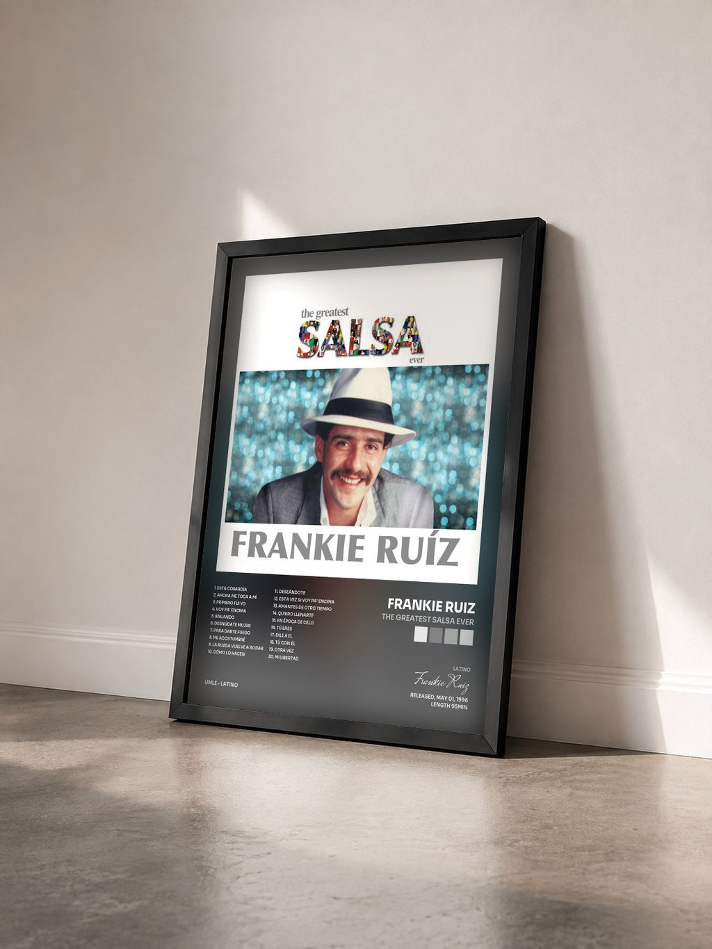 #noir Tableau de l'album The Greatest Salsa Ever de Frankie Ruiz vu de trois quarts, cadre noir
