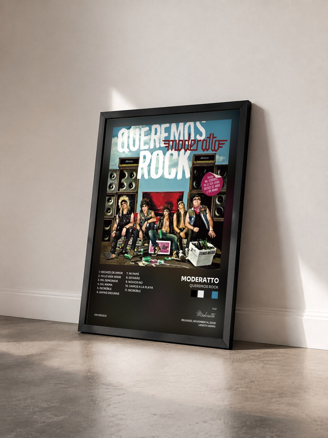 #noir Tableau de l'album Queremos Rock de Moderatto vu de trois quarts, cadre noir