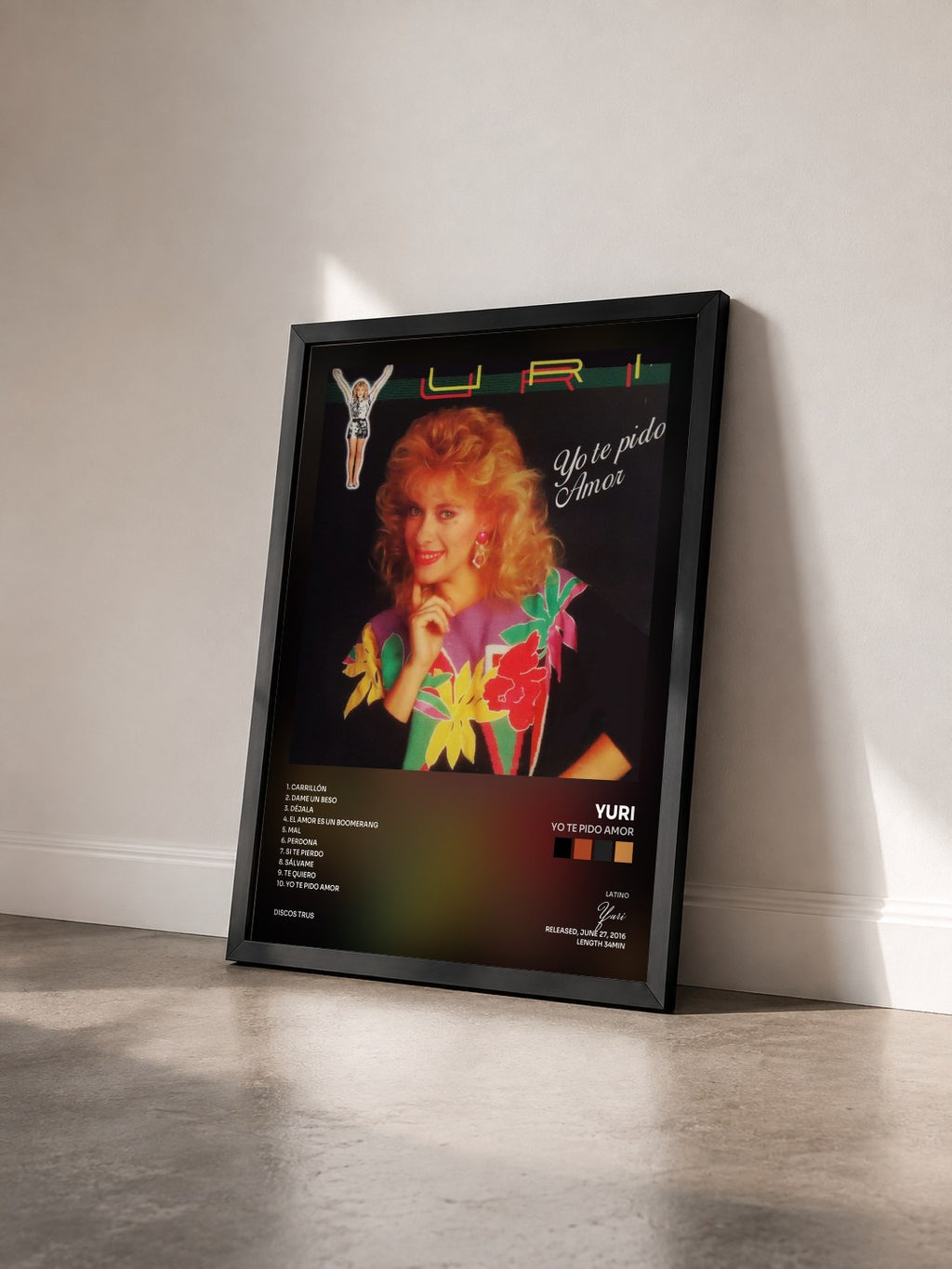 #noir Tableau de l'album Yo Te Pido Amor de Yuri vu de trois quarts, cadre noir