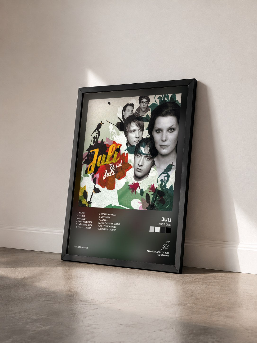 #noir Tableau de l'album Es ist Juli de Juli vu de trois quarts, cadre noir