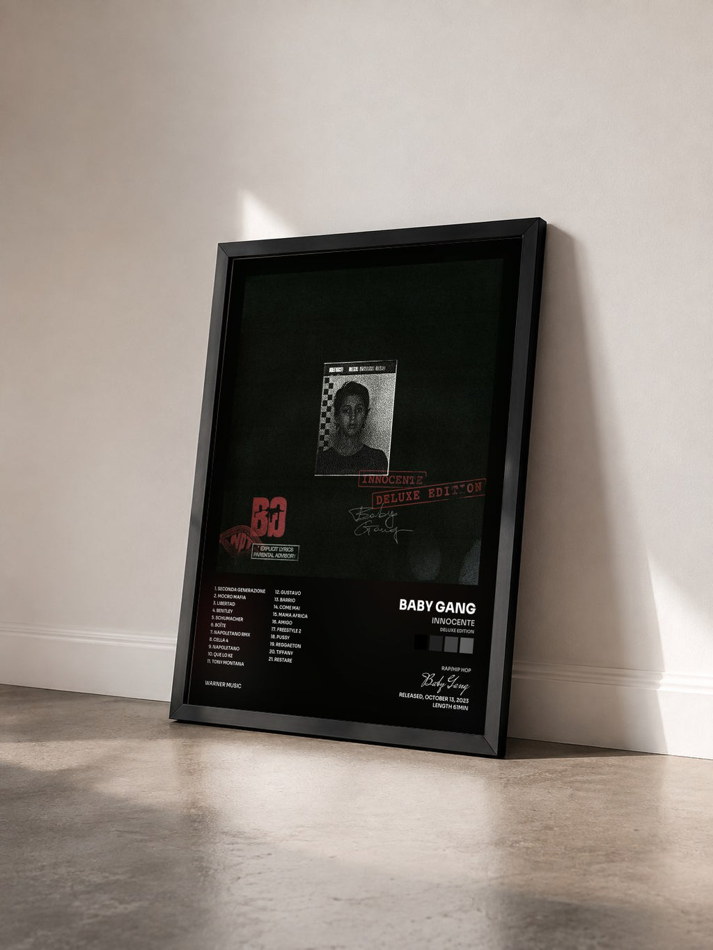 #noir INNOCENTE (Deluxe Edition) di Baby Gang in stampa incorniciata vista di tre quarti, cornice nera