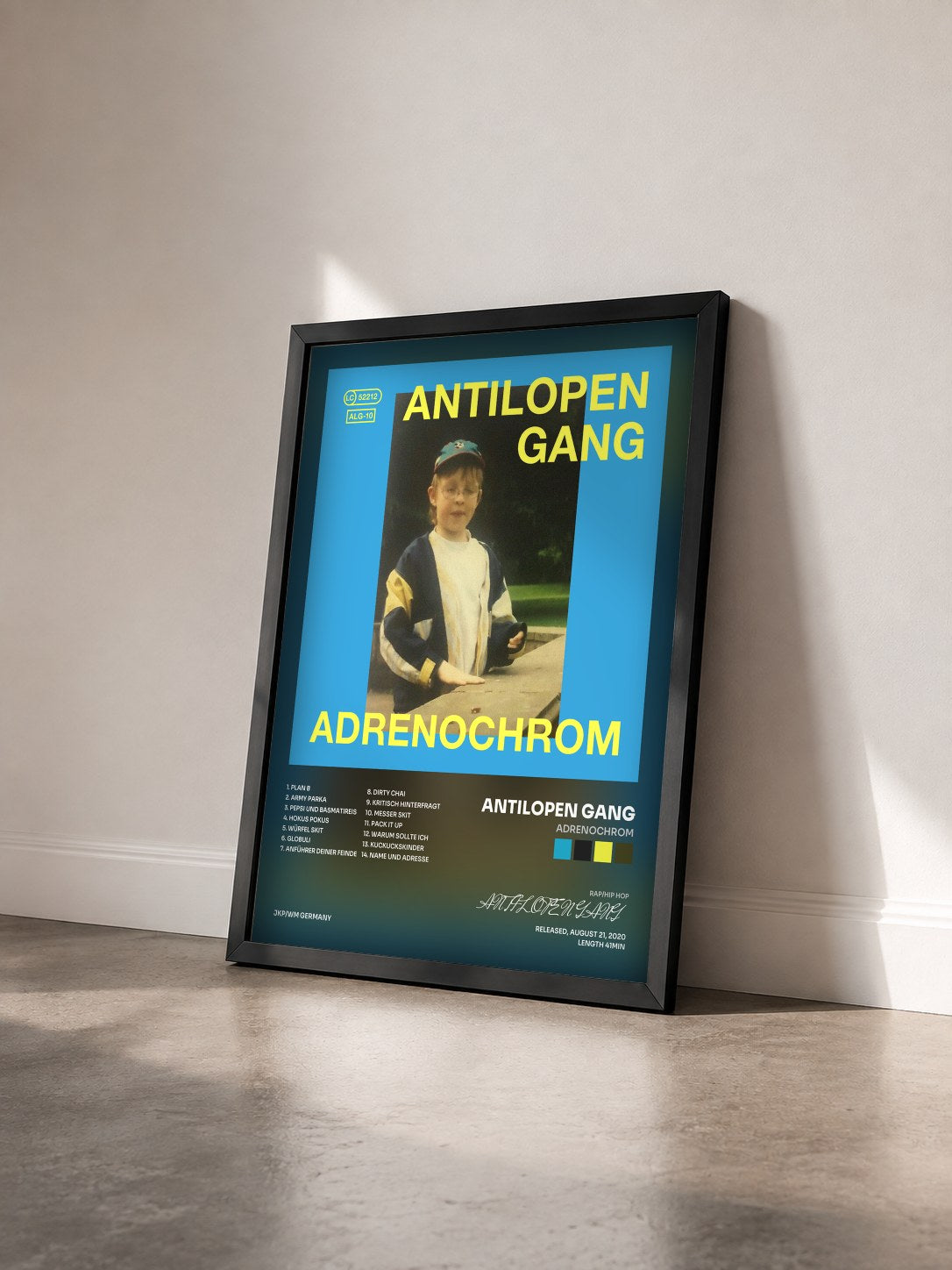 #noir Tableau de l'album Adrenochrom de ANTILOPEN GANG vu de trois quarts, cadre noir