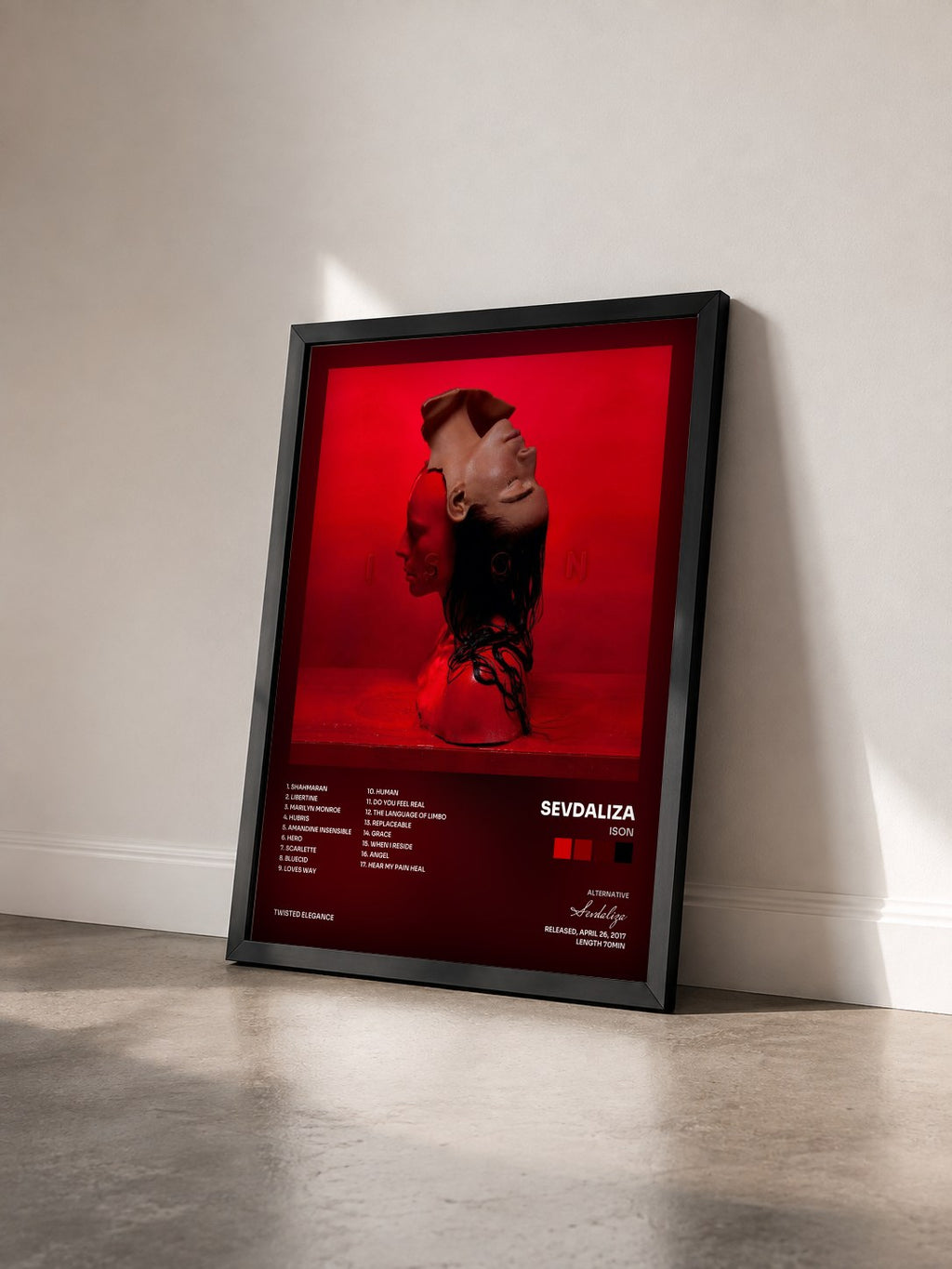 #noir Tableau de l'album Ison de Sevdaliza vu de trois quarts, cadre noir