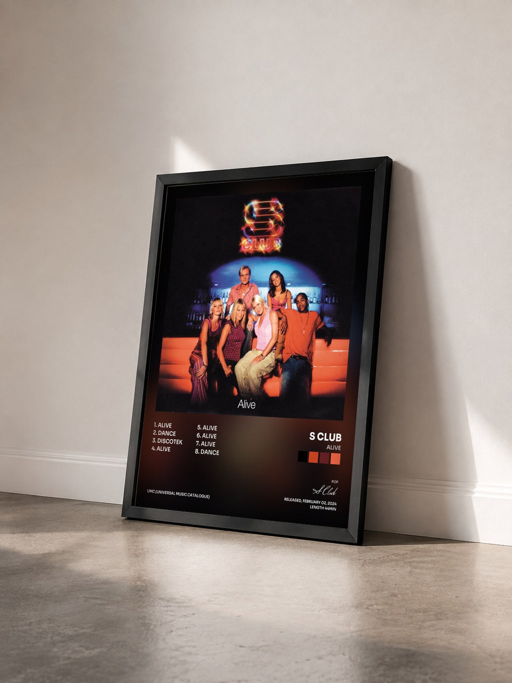 #noir Tableau de l'album Alive de S Club vu de trois quarts, cadre noir