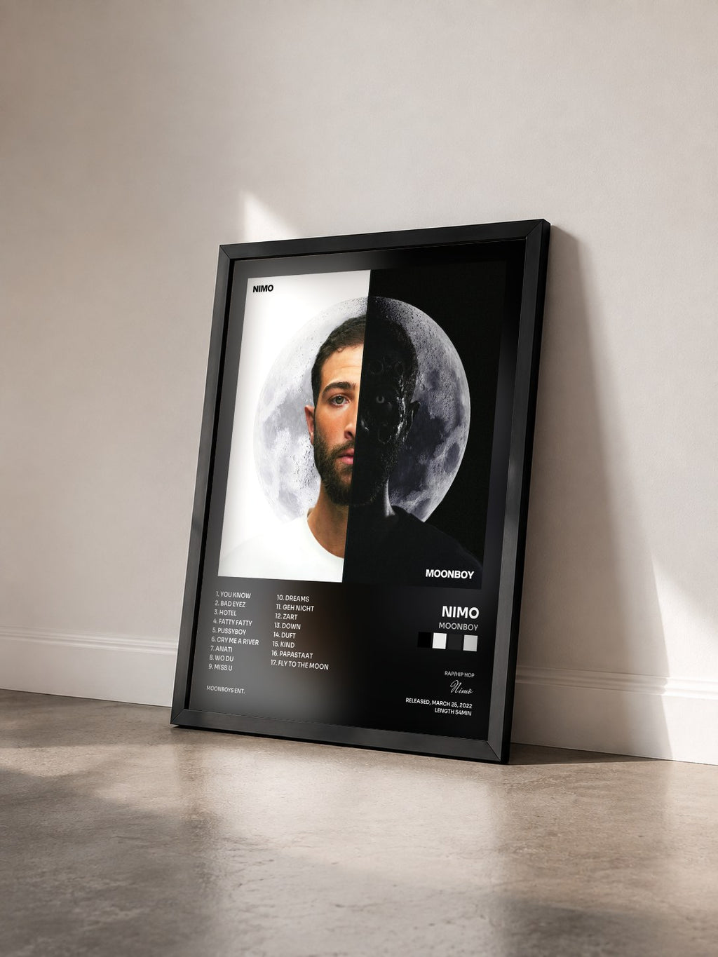 #noir Tableau de l'album MOONBOY de Nimo vu de trois quarts, cadre noir