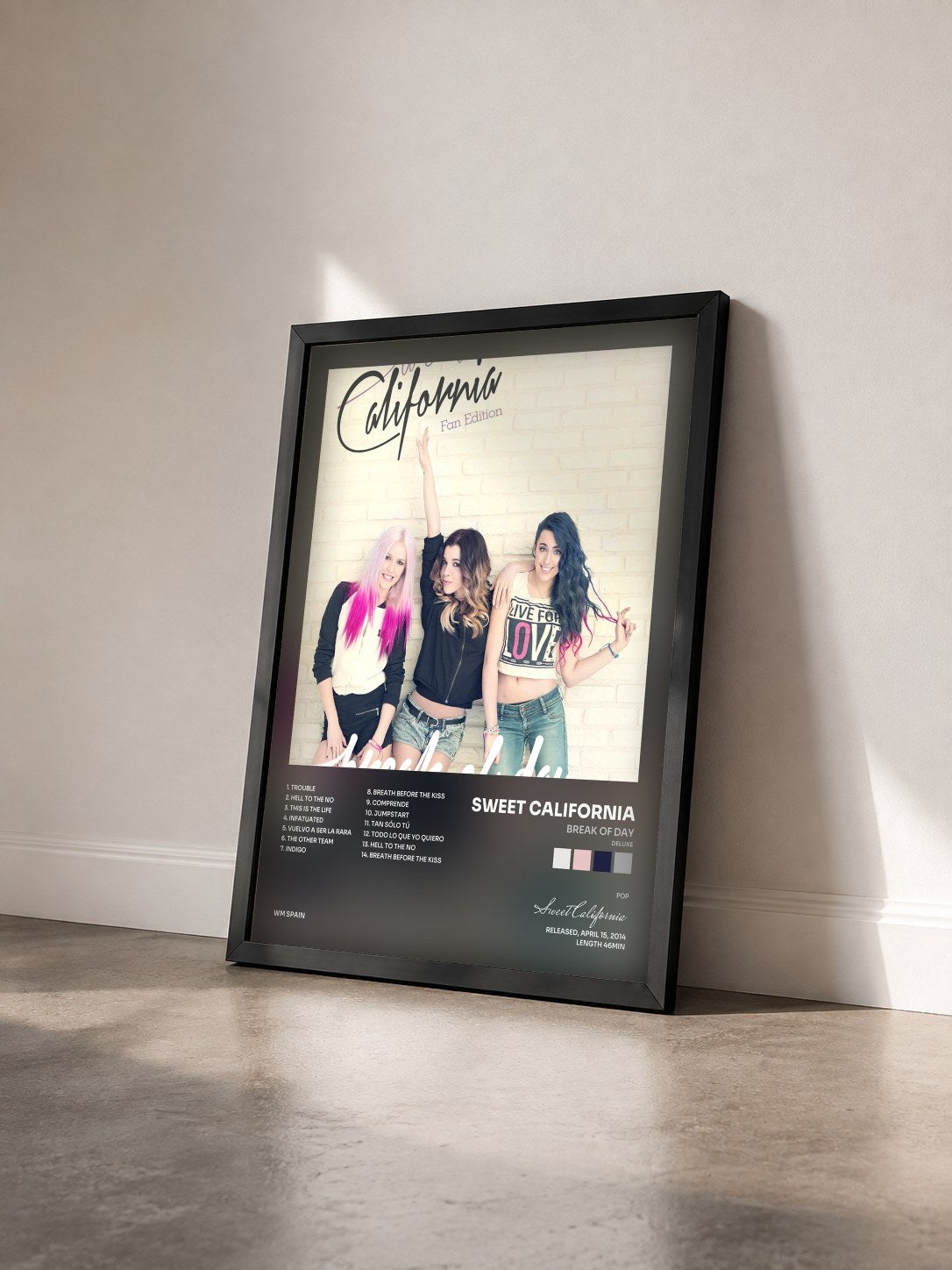 #noir Tableau de l'album Break of Day (Deluxe) de Sweet California vu de trois quarts, cadre noir